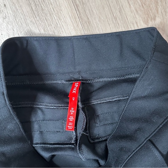 SPANX The Perfect Pant High Hi-Rise Flare Classic
Size Small - Picture 8 of 8